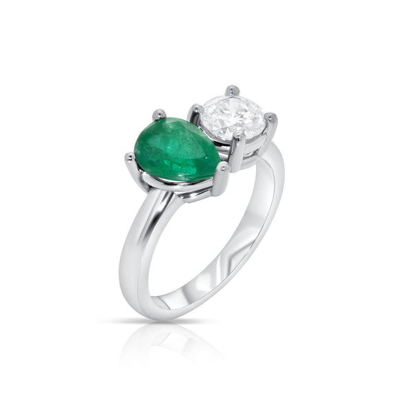 Elegant Toi et Moi Emerald & Diamond Ring in Platinum