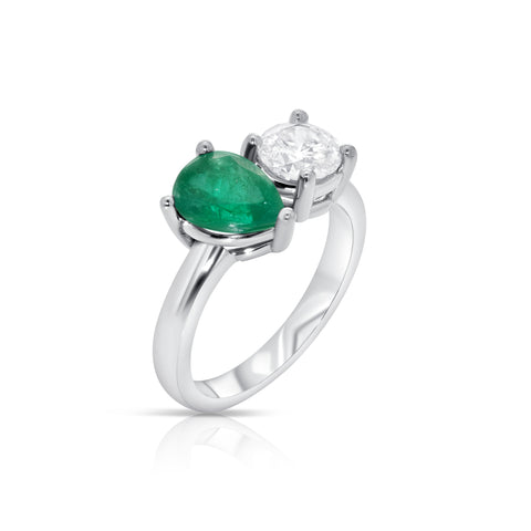 Elegant Toi et Moi Emerald & Diamond Ring in Platinum