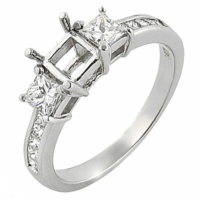 PMI 14W@3.6 2PC@0.53 10PC@0.25 4X5MM PRINCESS 3-STONE RING